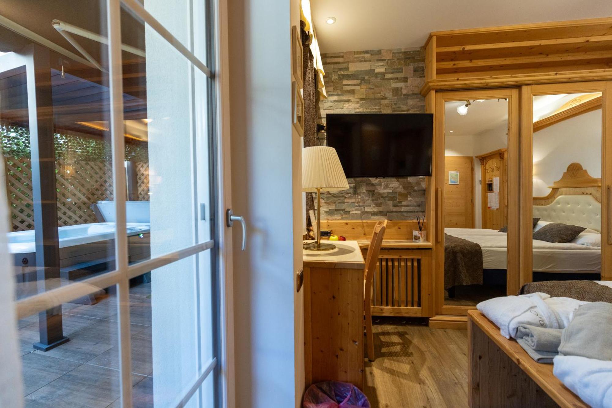 Alexander Hotel Alpine Wellness Dolomites Molveno Exterior photo