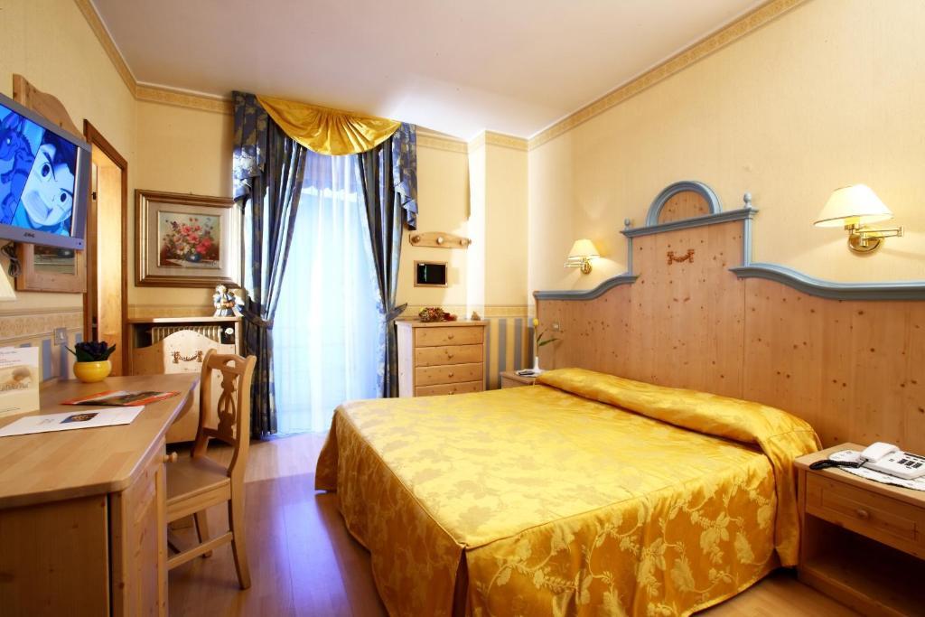 Alexander Hotel Alpine Wellness Dolomites Molveno Room photo