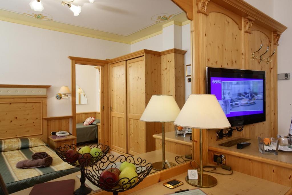 Alexander Hotel Alpine Wellness Dolomites Molveno Exterior photo
